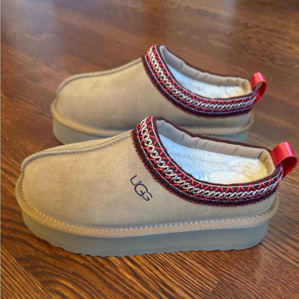 Tazz UGGs  size 7 chestnut new in box
